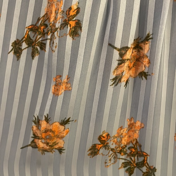 Light blue floral wrap dress - Picture 3 of 4